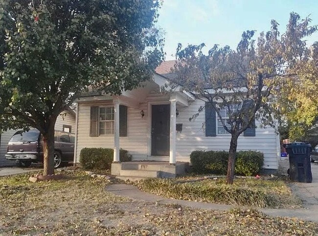 Building Photo - Great 3 Bedroom 1 Bathroom Home Near the Fairgrounds!