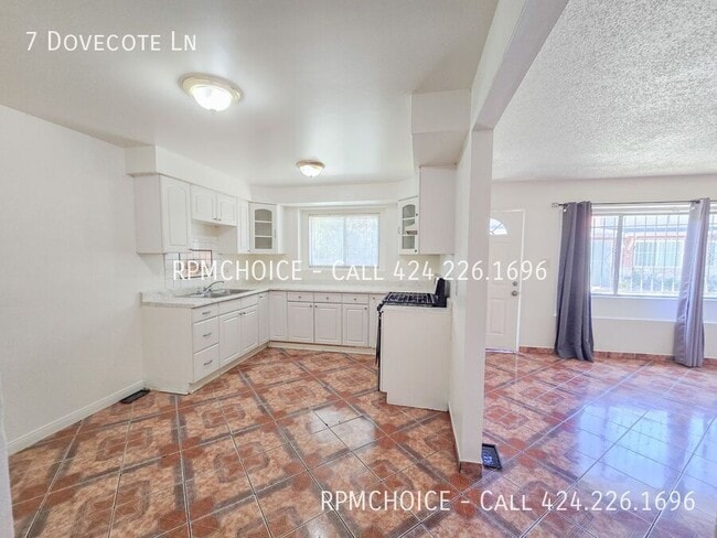 Photo - 7 Dovecote Ln
