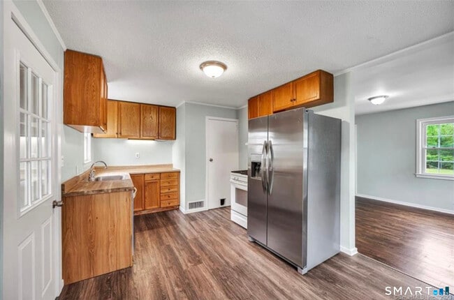 Photo - 607 Hartford Rd