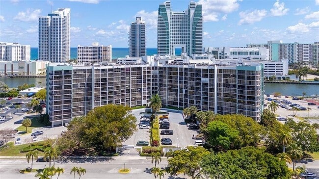Building Photo - 400 Leslie Dr Unit 1001