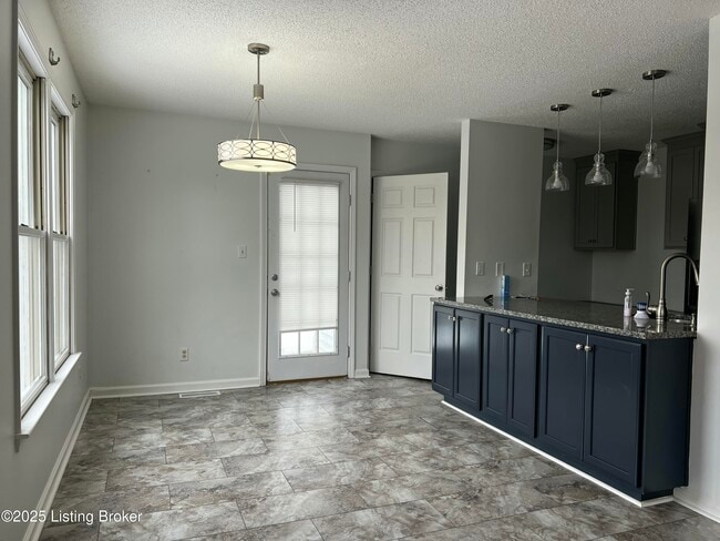 Photo - 47 N Country Dr