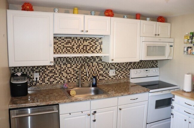 Photo - 2 Genetti Cir