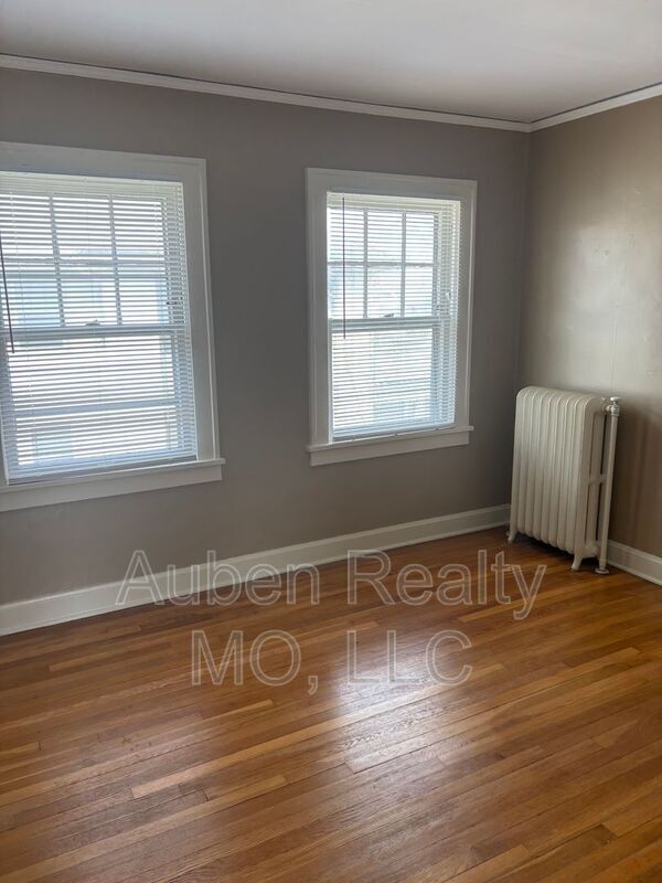 Photo - 5446 Harrison St