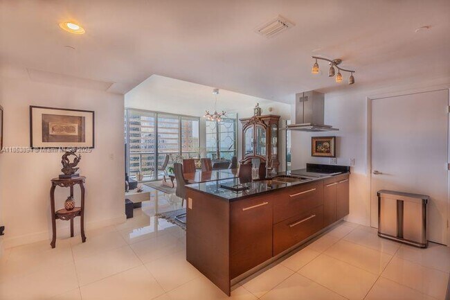 Photo - 495 Brickell Ave Unidad 2911