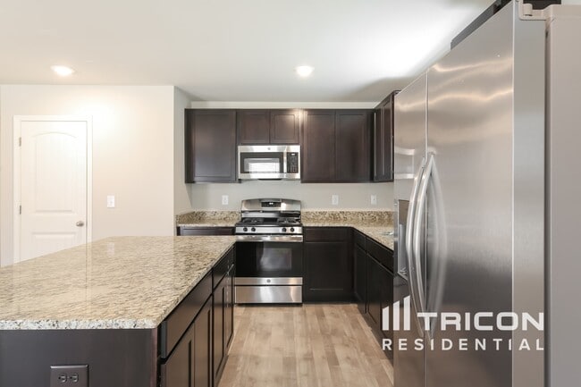 Photo - 927 Equine Dr