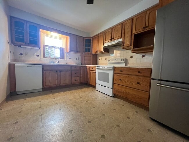 Photo - 26202 Lakeshore Blvd