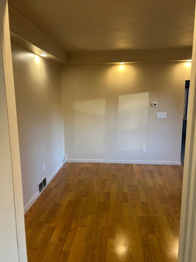 Photo - 30 W 7th St Unit 1