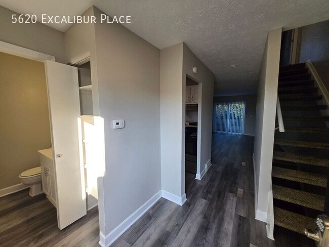 Photo - 5620 Excalibur Pl