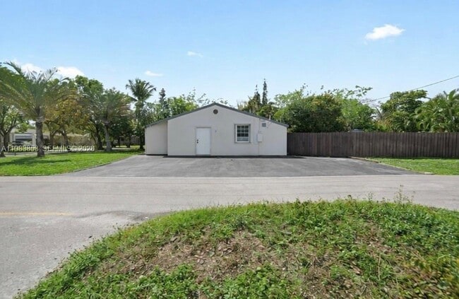 Photo - 1445 NW 6th Ave