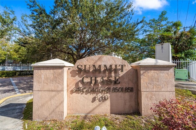 Building Photo - 8501 NW 8th St Unit 106