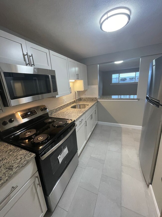 Building Photo - One-bedroom West Roxbury