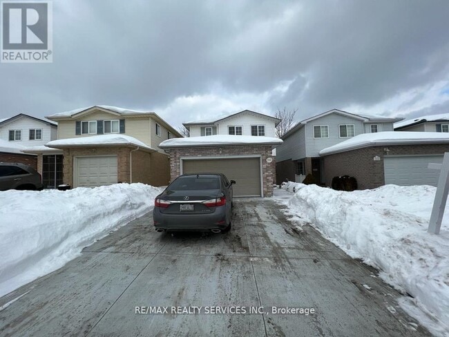 Photo - 282 Bankside Dr