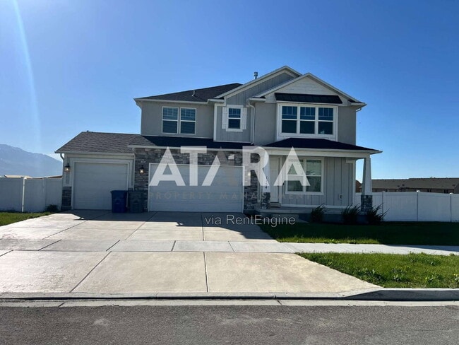 Building Photo - 1754 Oakwood Ln