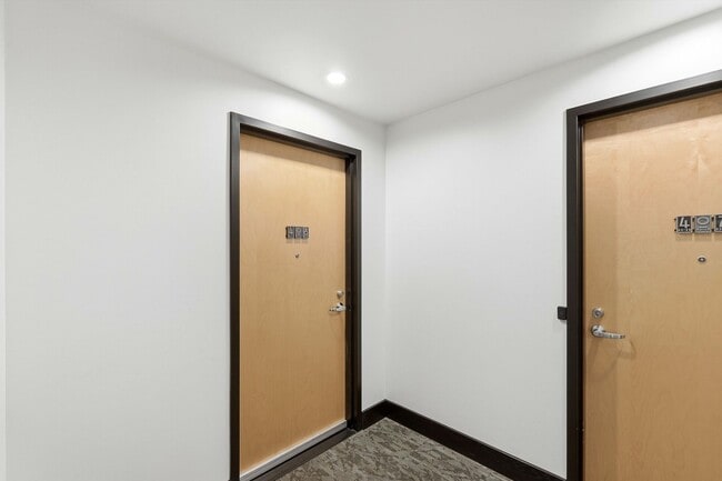 Photo - 1 Month Free! Modern + Spacious Pearl District Condo Including 24/7 Security +1  Secured Parking ... Unidad 408