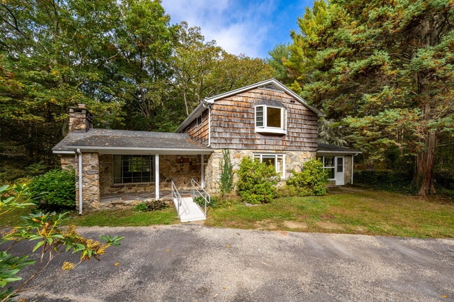 Photo - 418 Plymouth Rd