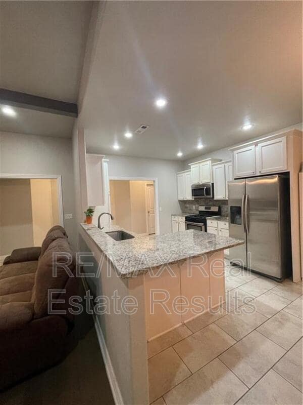 Photo - 905 SW Vangough Rd