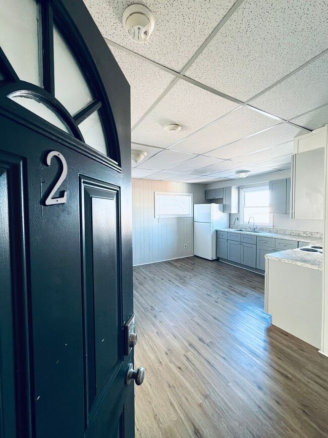 Building Photo - Modern 1 Bed, 1 Bath in Johnson City — All Utilities Included, Pet Friendly! Unit 206 E Watauga - 2