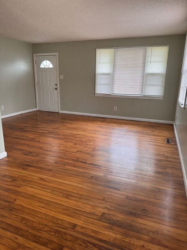 Photo - 503 Henderson Dr