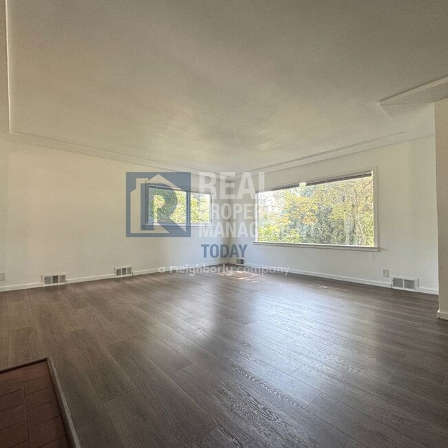 Photo - 2021 E 72nd St