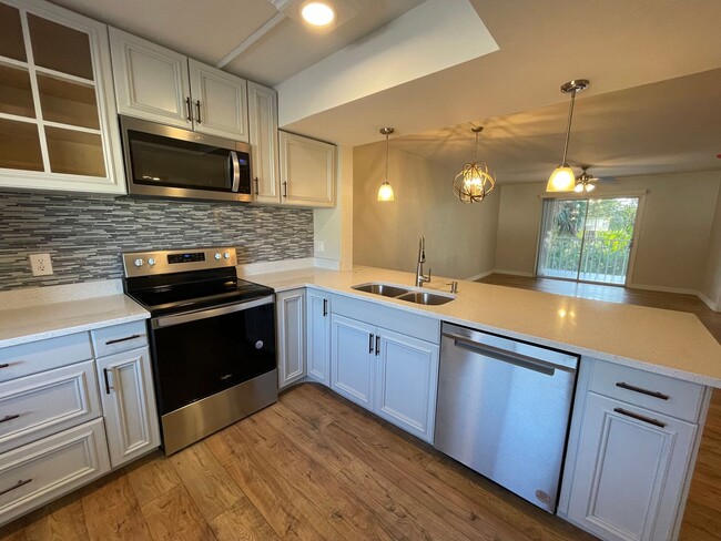 Photo - ANNUAL RENTAL - 2ND FLOOR 2/2 AT NAPLES TRACE Unidad 6