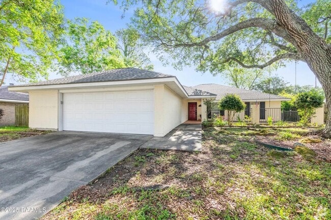 Building Photo - 305 Orgeron Dr Rental