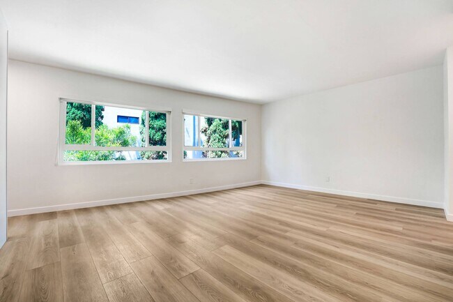 Photo - 8741-8743 Shoreham