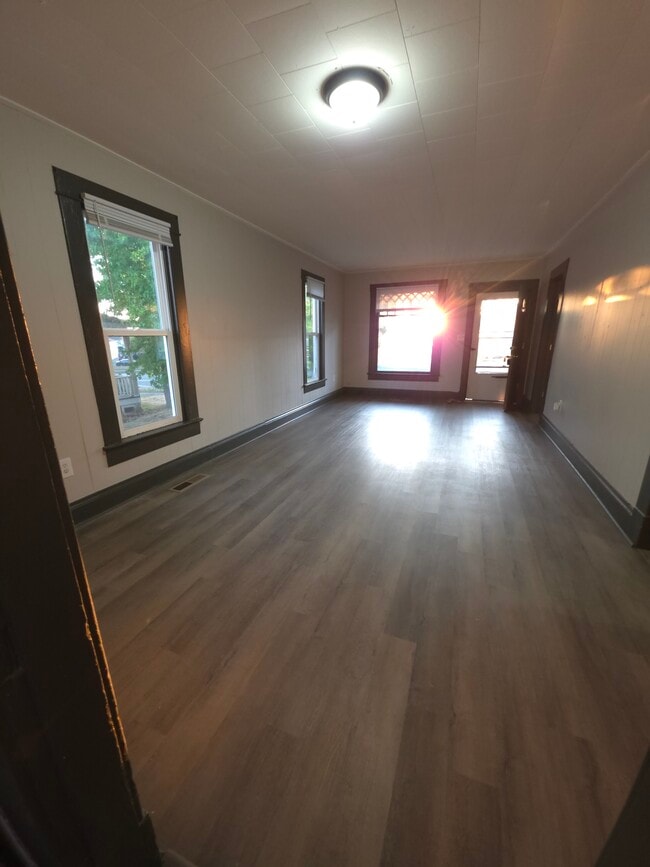 Photo - 2324 Cornwall Ave