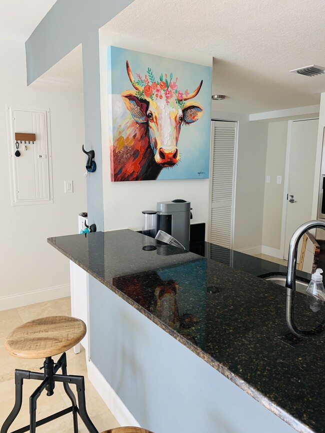 Building Photo - 1800 N Bayshore Dr Unit 1502 Rental
