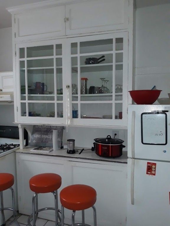 Photo - 829 Dobson St