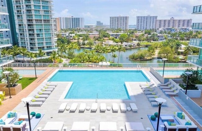 330 Sunny Isles Blvd