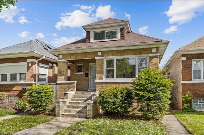 Photo - 722 E 91st Pl House