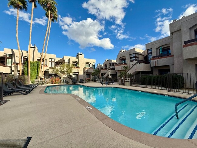 Building Photo - AVAILABLE NOW!! 2 Bedrooms 2 Bathroom Condo in Palm Springs! Unit 63