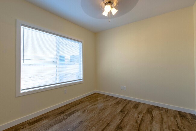 Photo - 121 S Gless St