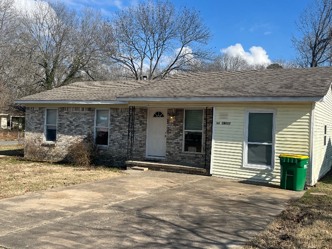 Building Photo - 14 Crest Ln