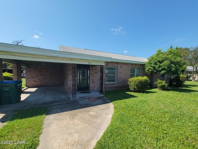 Photo - 3116 E 3rd St