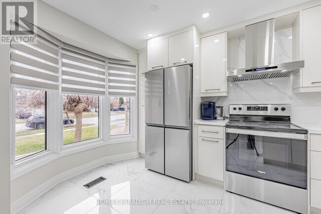 Photo - 612 Flavelle Ct