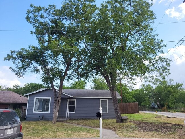 Building Photo - Blocks from Walters entrance to Fort Sam a...