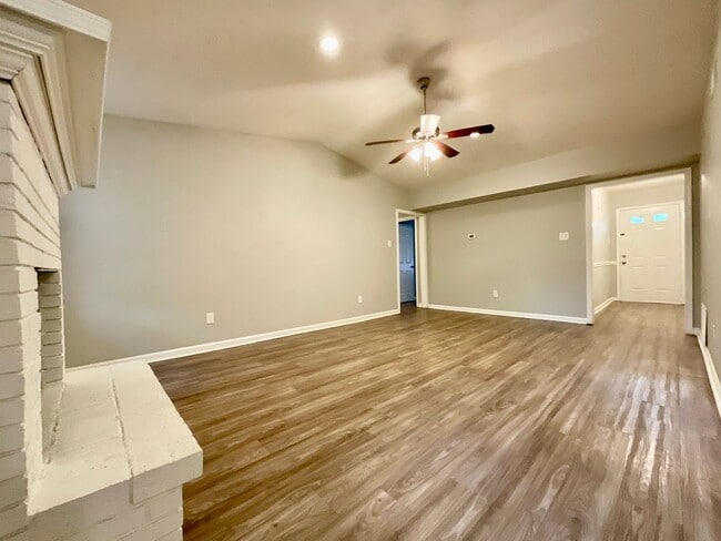 Photo - 14 Point West Cove