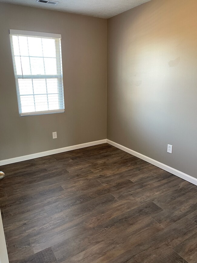Renovated Heartwood Ct Unit