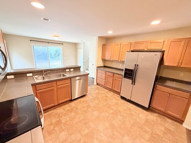 Photo - Spacious 3-Bed/2.5-Bath Home in Lake Stevens for $3150!  Ready for Move in!