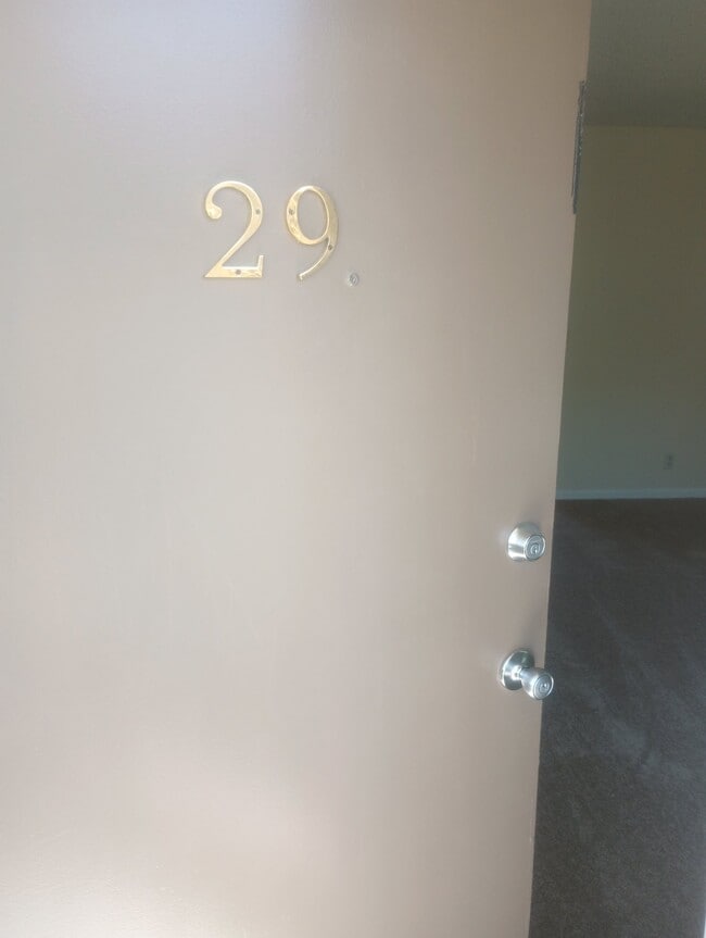 Building Photo - 9405 California Ave