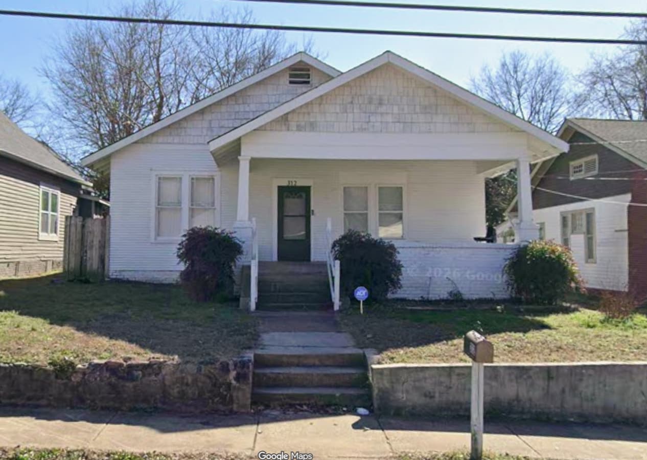 Photo - 312 W King St