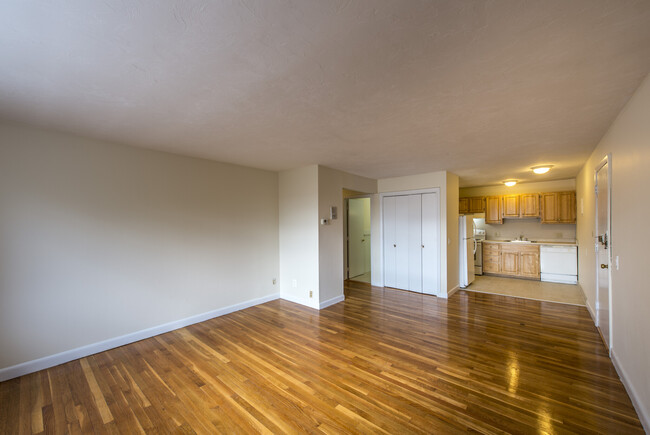 Building Photo - 75 Gardner Rd Unit #05B Rental