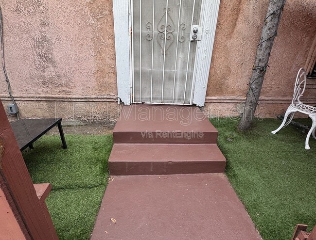 Building Photo - 1781 N Orchid Ave Unit 112