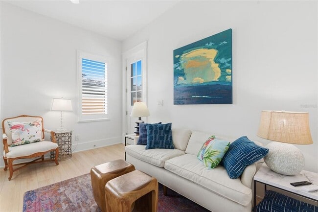 Photo - 345 Bailey St