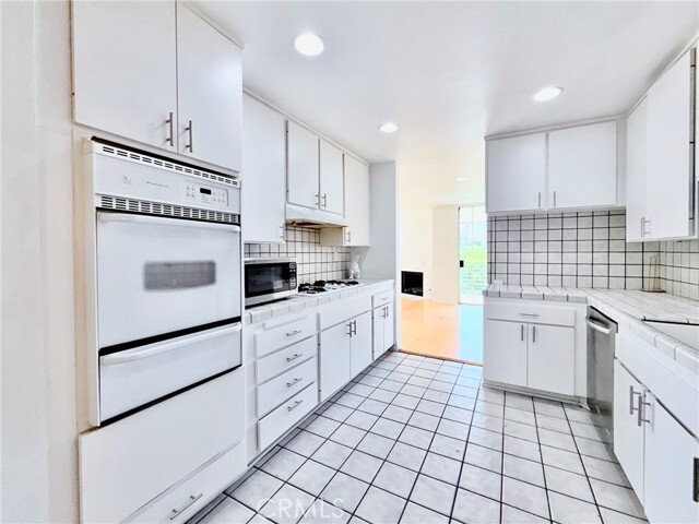 Photo - 1129 Larrabee St Unit 10