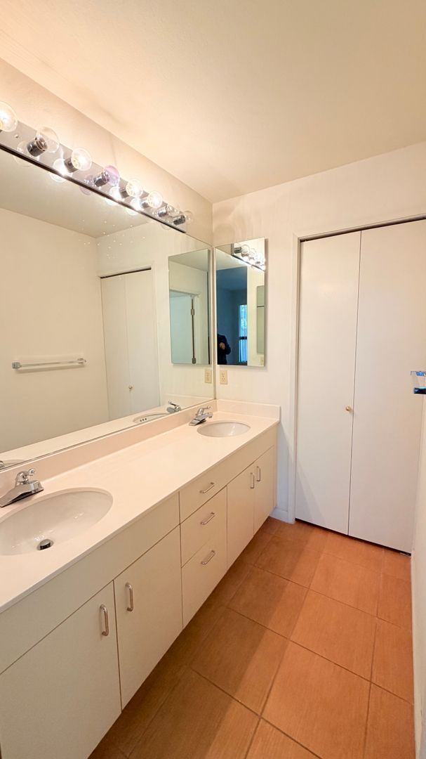 Photo - 15 Invincible Ct