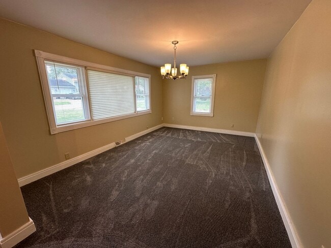 Photo - 145 Roth St SE