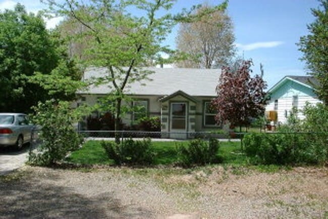 Building Photo - Quaint 4 Bed 2 Bath Home in Pocatello!