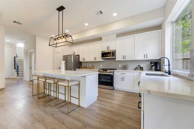 Photo - 6835 Weston St